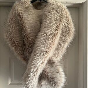 Plush Faux Fur Scarf in Light Beige